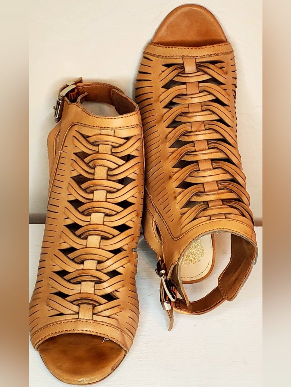 VINCE CAMUTO Emore Women’s Sz 6.5 Tan Leather Braided Peep-Toe Gladiator Sandals